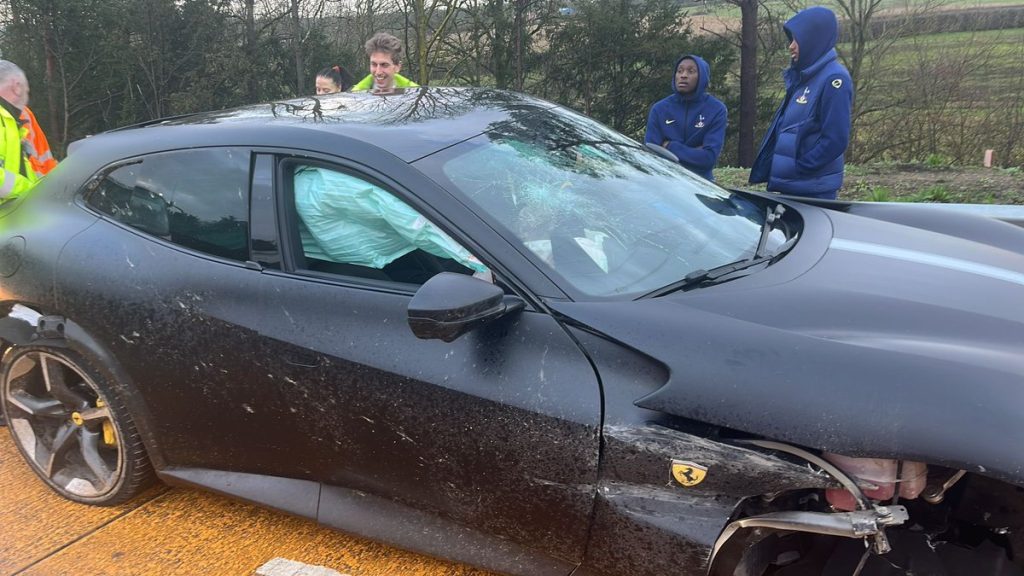 Fenerbahçe'nin Transfer Hedefi Kolo Muani Trafik Kazası Geçirdi.