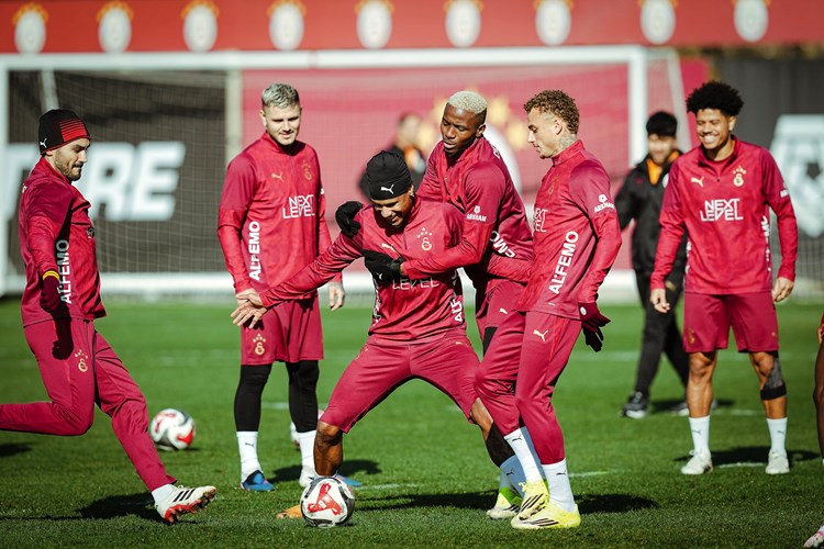 Galatasaray'da 2 İsim Liste Dışı! UEFA Listesi Açıklandı