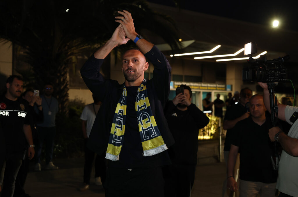 Fenerbahçe'nin Çiğ Etle Beselenen Golcüsü! Vedat Muriqi Sarı Lacivertlilere Geri Döndü