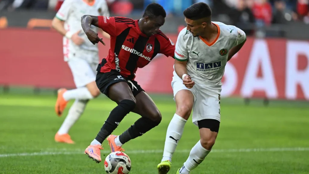 Yeni Sezonda Fire Vermeyen Beşiktaş, Türkiye Süper Ligi'nin İkinci Haftasında Alanyaspor Deplasmanına Konuk Oluyor - İddaa Tahmini