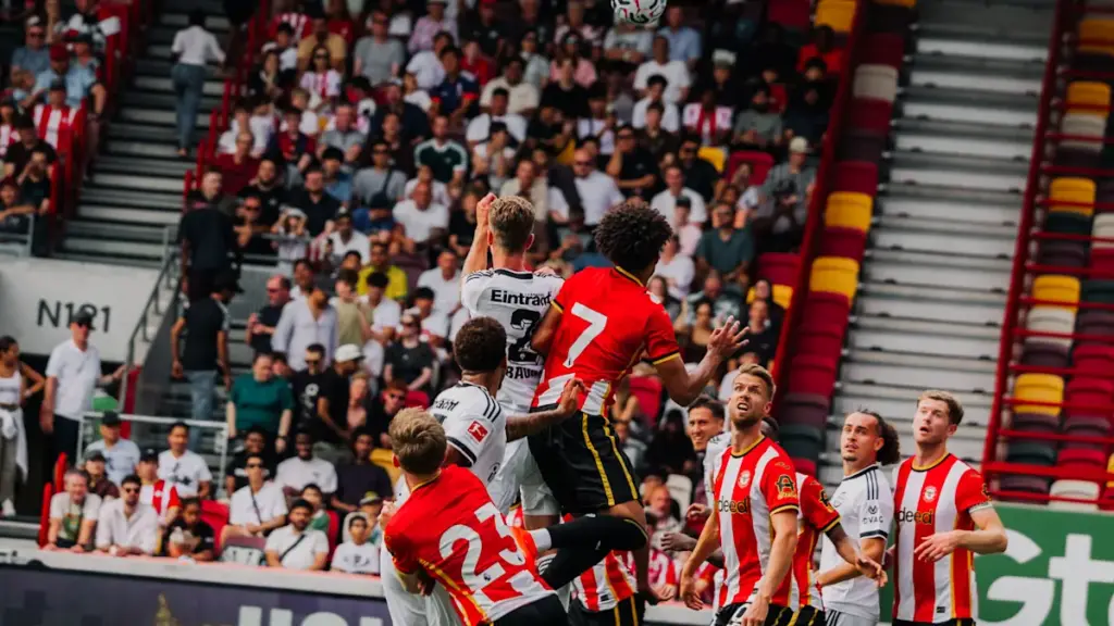 İngiltere Premier Lig'de İlk Hafta Heyecanı: Cumartesi Akşamında Brentford Sahasında Tottenham'ı Konuk Ediyor - İddaa Tahmini