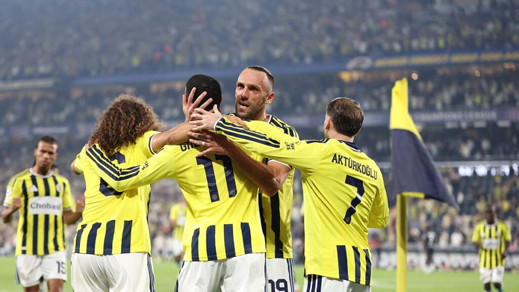 Şampiyonlar Ligi Dönüşü Fenerbahçe'nin Rakibi Konyaspor! Türkiye Süper Ligi'nde İkinci Hafta Heyecanı Devam Ediyor.