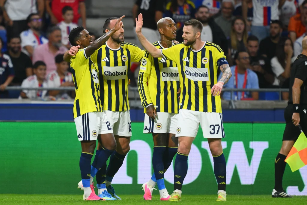 Fenerbahçe Ait Olduğu Yerde! Tam 18 Yıl Sonra Yeniden Şampiyonlar Ligi