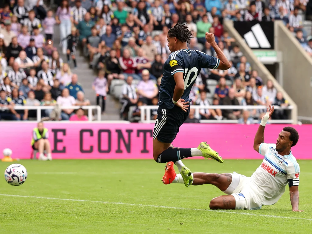 Newcastle United Evinde Liverpool'a Karşı Galibiyet Arayacak: İngiltere Premier Lig'in İlk Haftasında Zorlu Eşleşme - İddaa Tahmini