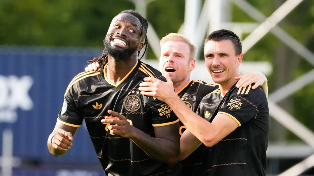 Hollanda Eredivisie Ligi'nde iki Şampiyonluk Adayı Ajax ile PSV, Cumartesi Akşamı Dördüncü Haftada Karşı Karşıya Geliyor - İddaa Tahmini