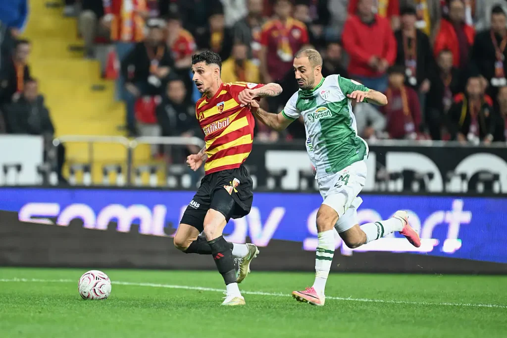 Türkiye Trendyol 1. Ligi'nde Perşembe Akşamı Heyecan Devam Ediyor! Bursaspor Müthiş Atmosferde İstanbulspor'u Konuk Ediyor - İddaa Tahmini