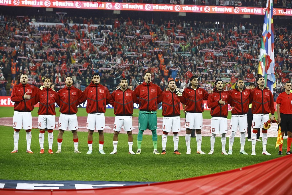 Türkiye’de İstifa Sesleri Yükselirken, Montella’dan Devam Kararı Çıktı!